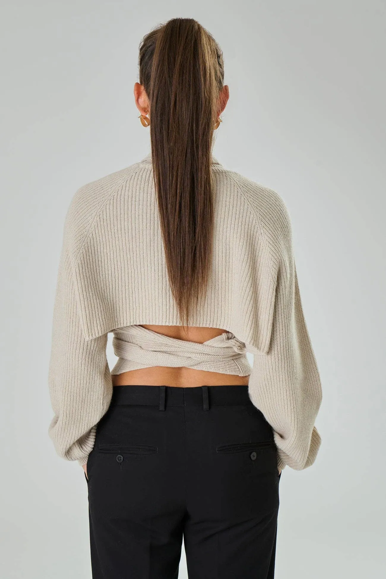 CASHMERE BLEND TURTLENECK WITH BOW ON THE BACK - AMELIE