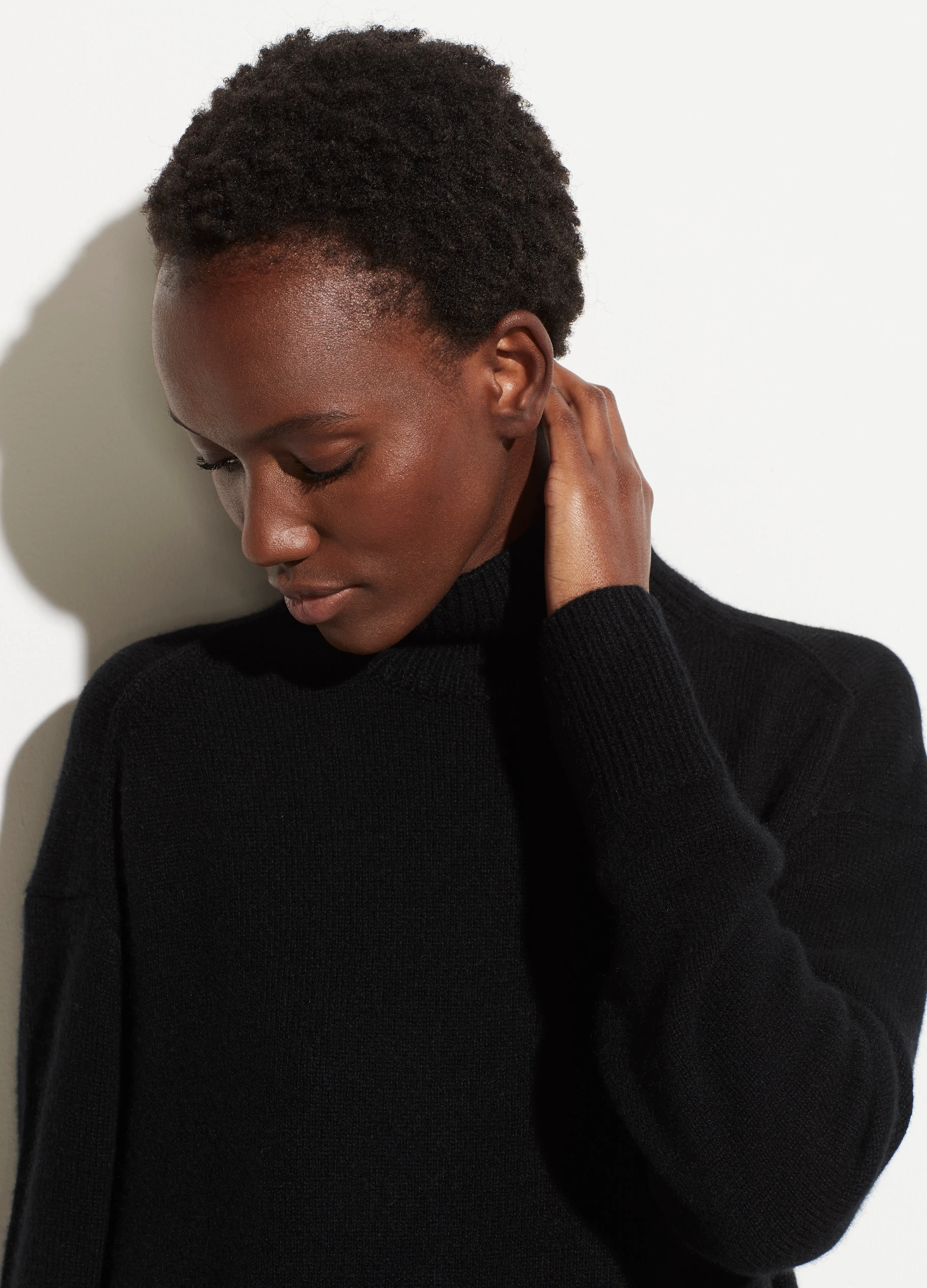 Cashmere Double Slit Turtleneck in Black
