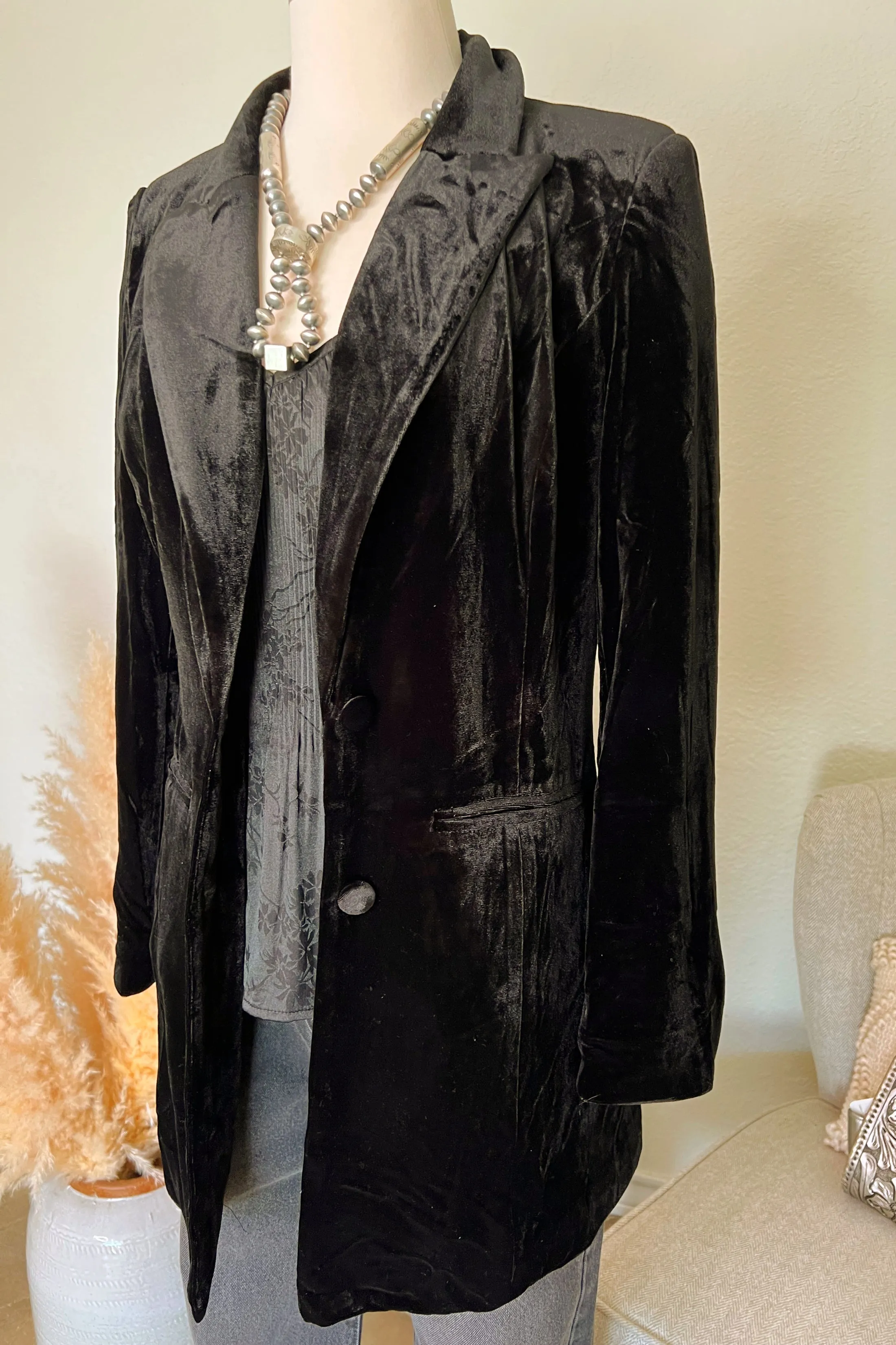 The Keystone Velvet Blazer in Black